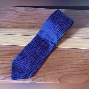 Vintage Gianni Versace 10% Silk Tie Blue Black Graphic Pattern 56x4” Italy